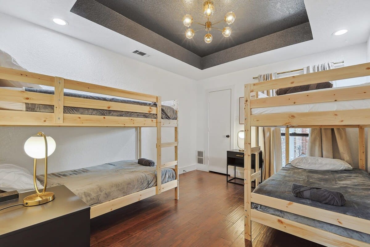 With not one but two bunk beds in this bedroom, that means you’ll have double the choice when it comes to picking your bunk!
