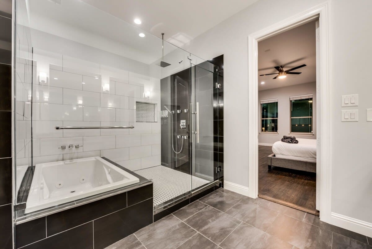 Looking for a private spa-like sanctuary for some quiet “me time”? Check out this amazing ensuite bathroom!