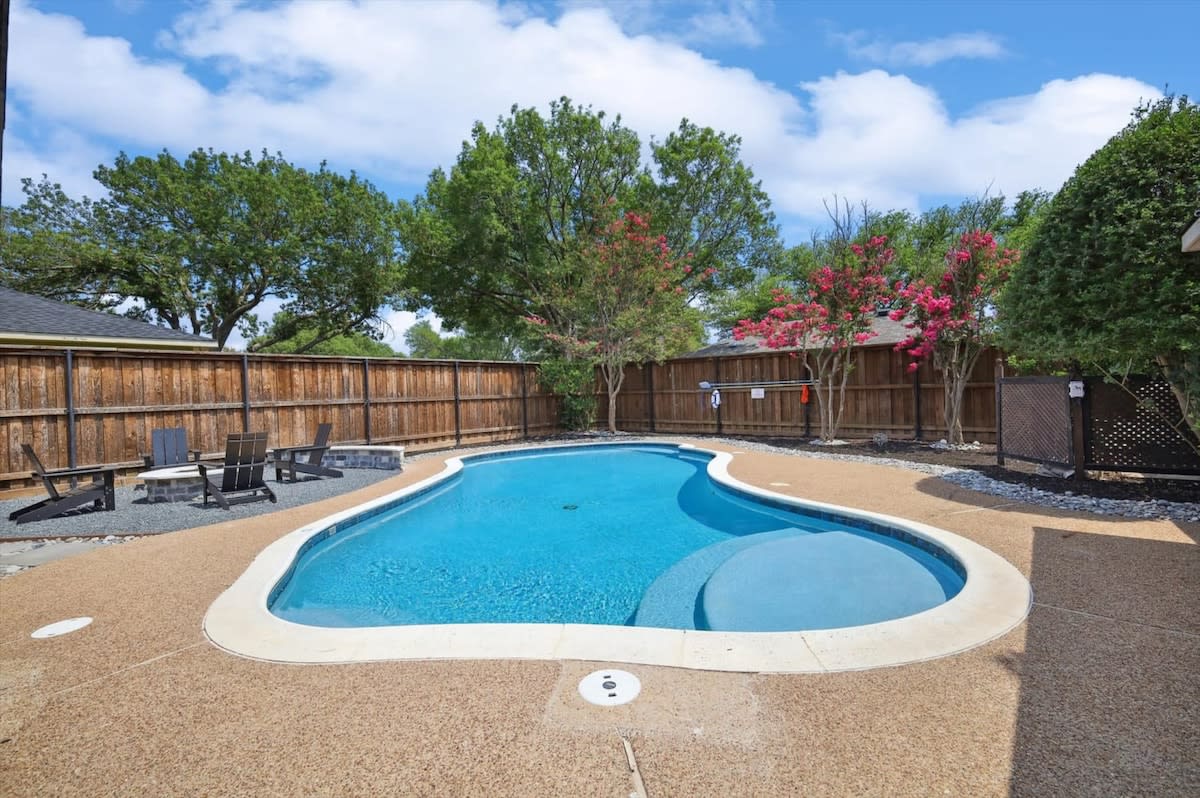 This backyard is a paradise with your name on it! With an outdoor swimming pool, fire pit, and outdoor grill, this is what the indoor/outdoor lifestyle is about!