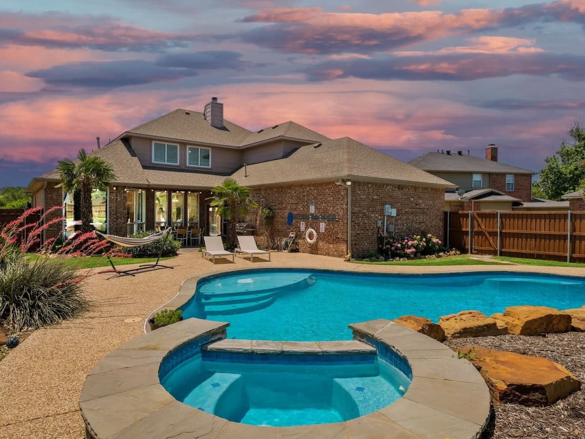 Step into this amazing backyard and luxuriate in this tropical pool oasis! Jump in – the water is lovely!