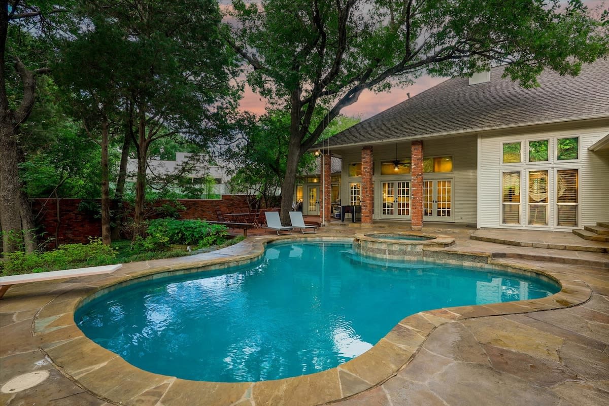 Property Image 1 - Dallas Gem 5 Bedrooms Home with Pool, Game Room