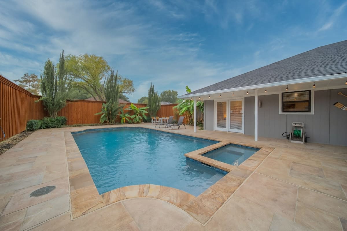 Property Image 1 - Lavish Green Texan Retreat with Pool for Groups