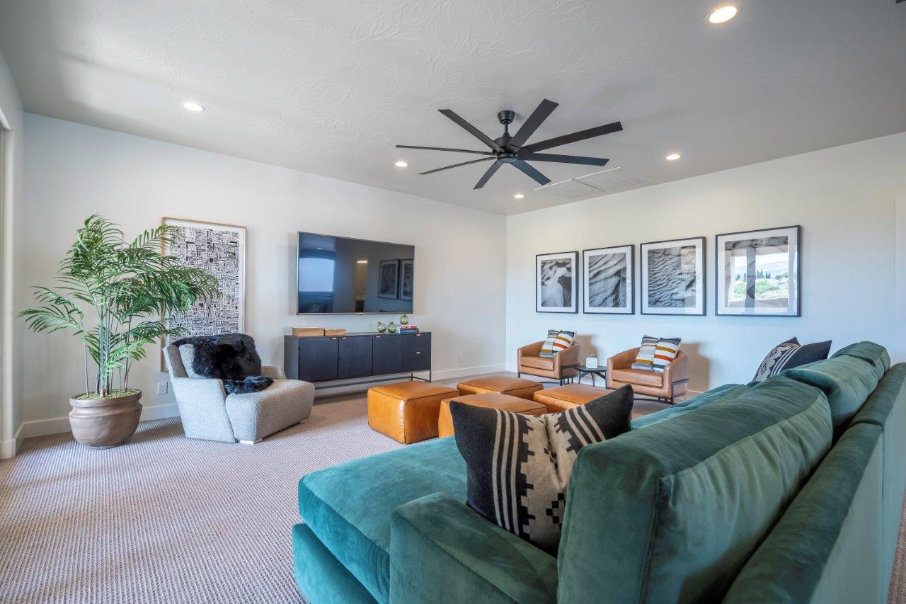 Spacious upstairs living room with plenty of seating