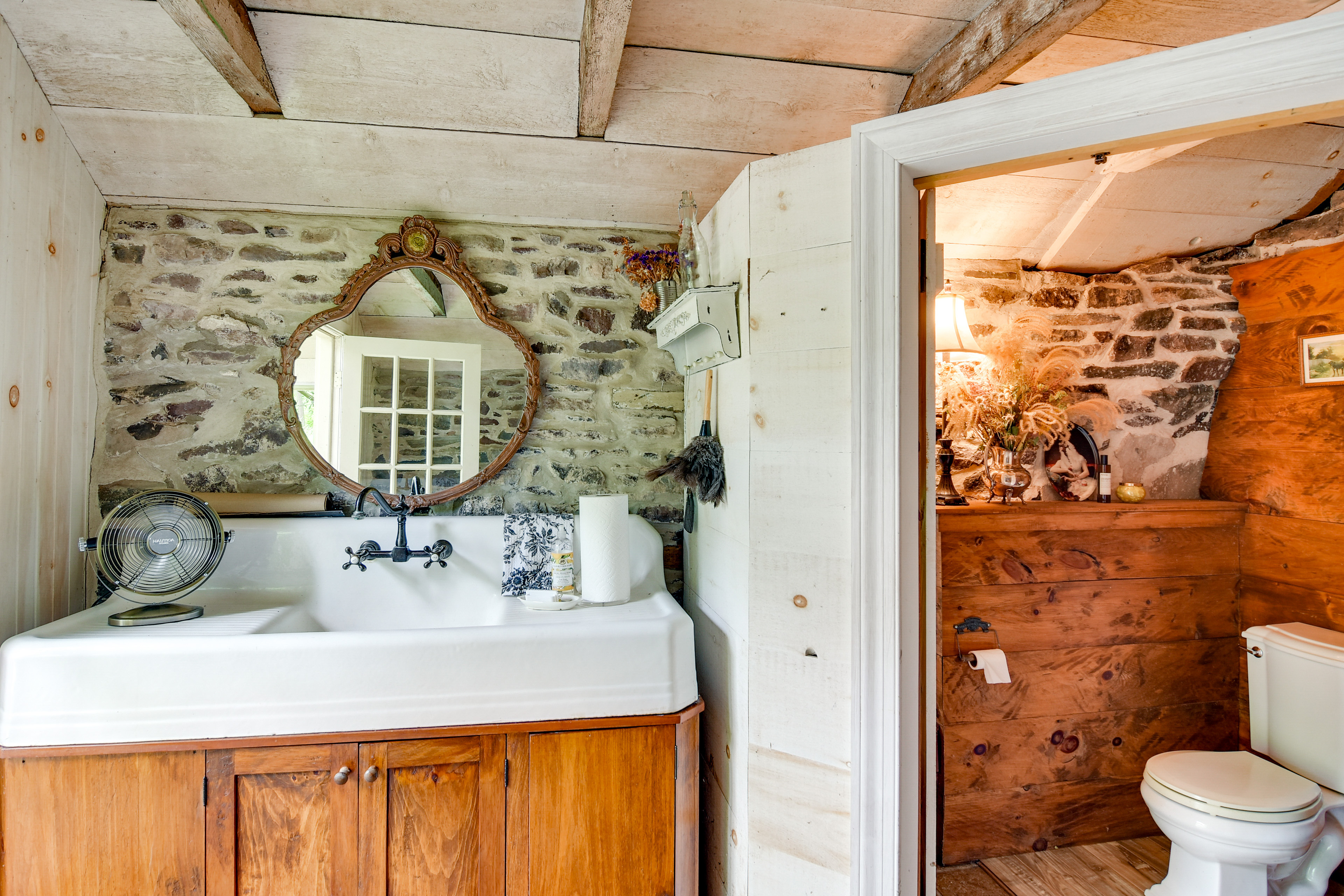 Enchanting Stone Cottage, Steps to Delaware Canal