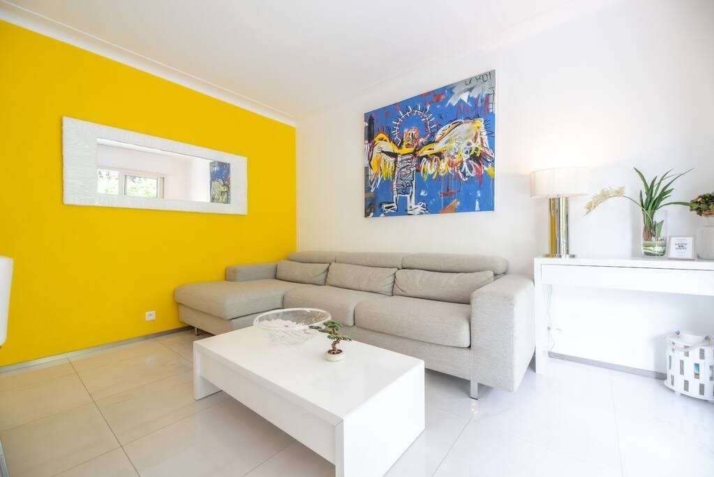 Property Image 2 - Flat with Sunny Balcony near La Croisette