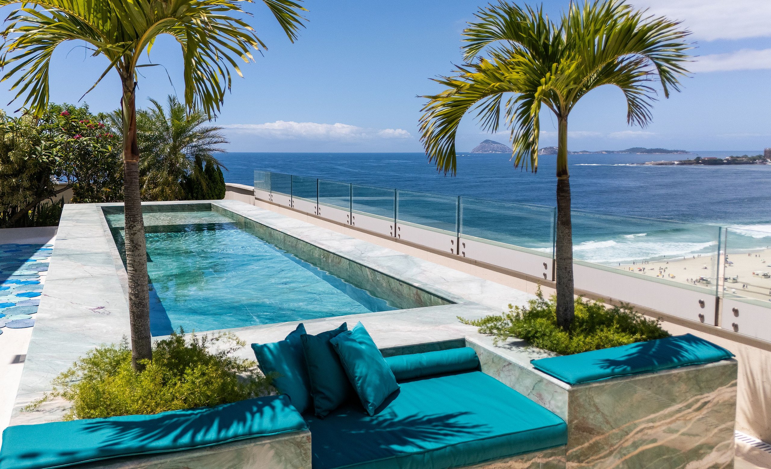 Rio001 - Luxury beachfront penthouse in Copacabana