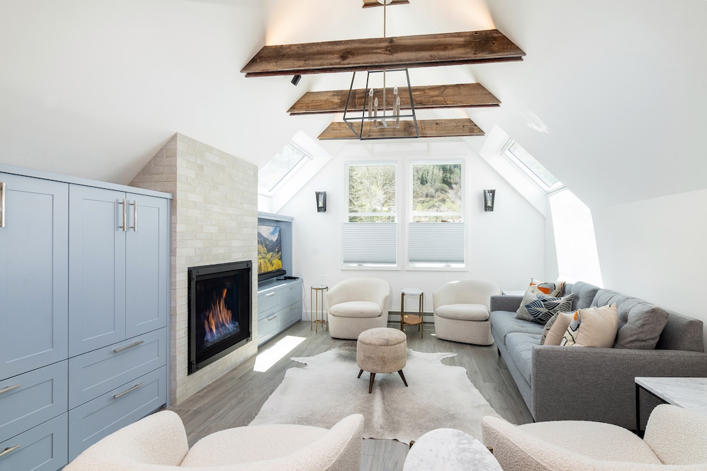 2-columbine-a-telluride-living-room-edit