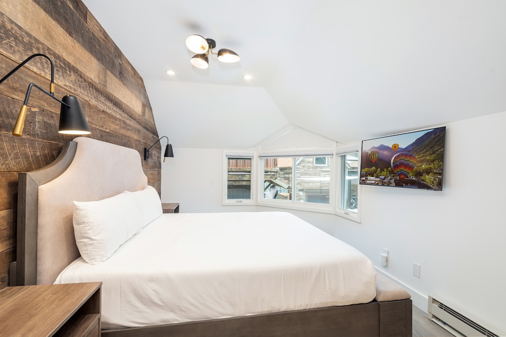 5.0-columbine-a-telluride-primary-suite1-edit