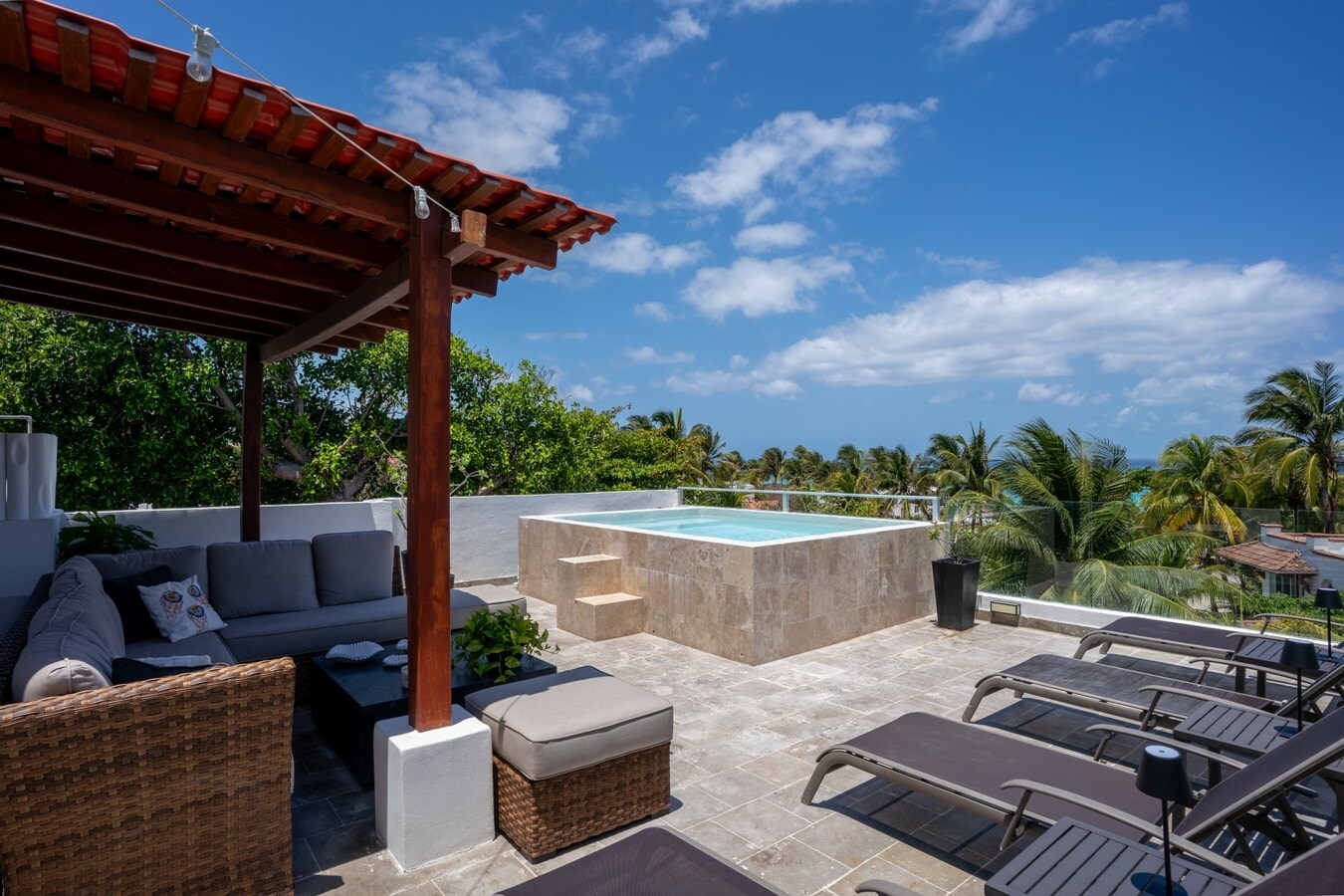 Property Image 1 - 4BR Luxury Beach Villa w/ Premium Amenities