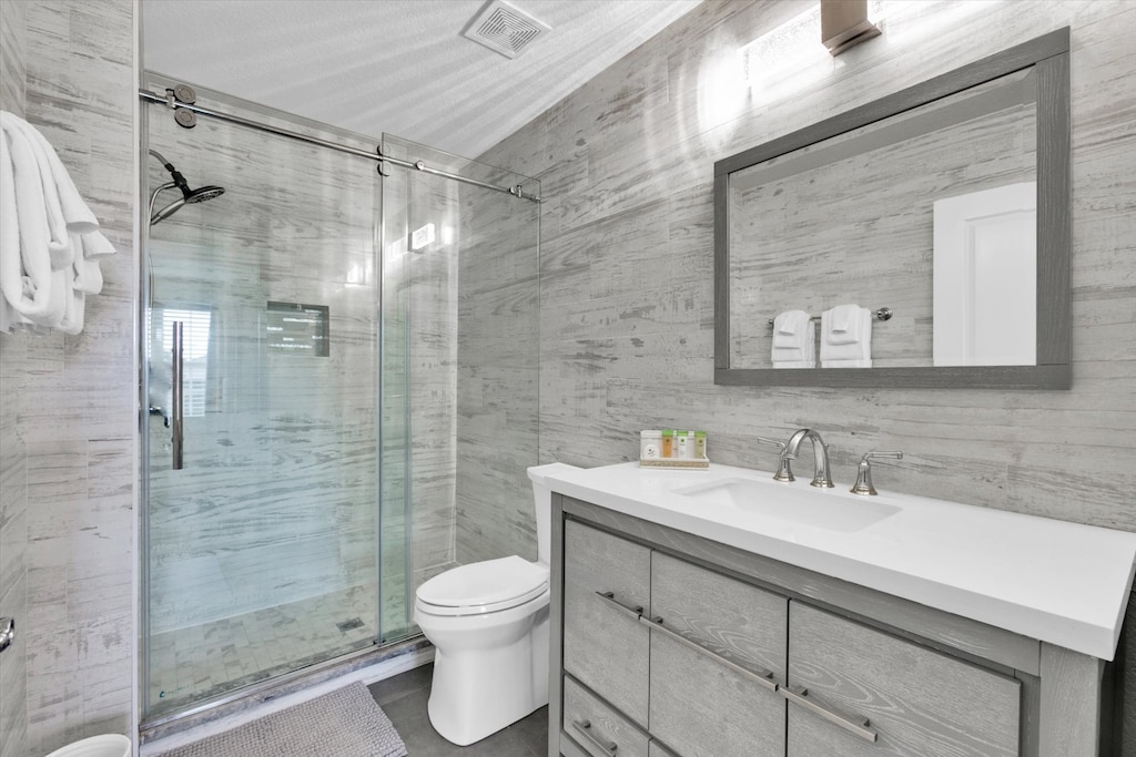 King Suite Bathroom 5 Upstairs
Shower