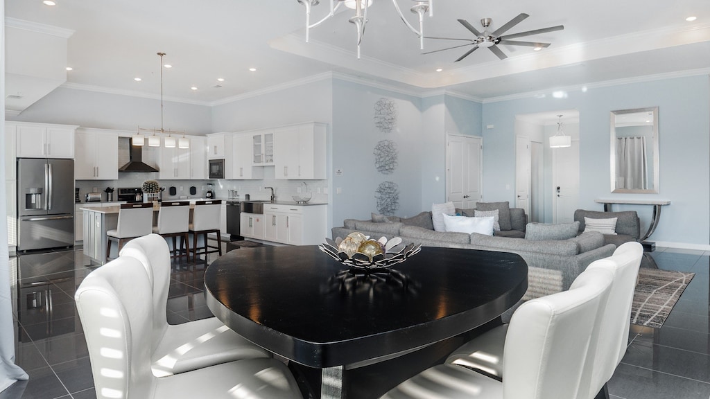 Eat-in Kitchen (Angle)