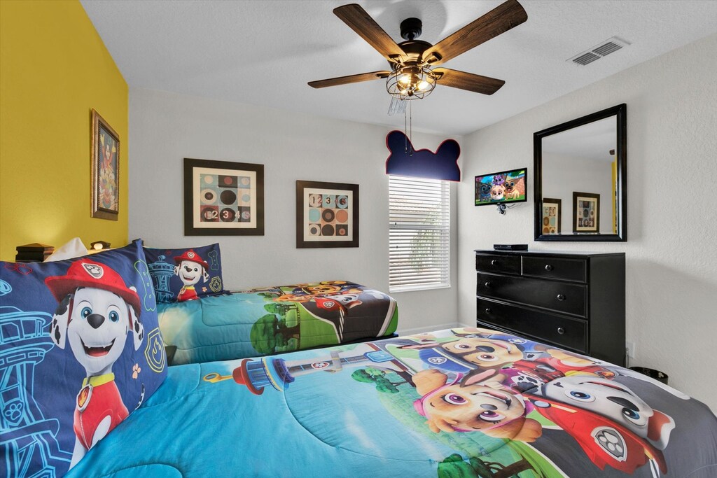 Two Twins Bedroom 4 (Angle)
24" TV