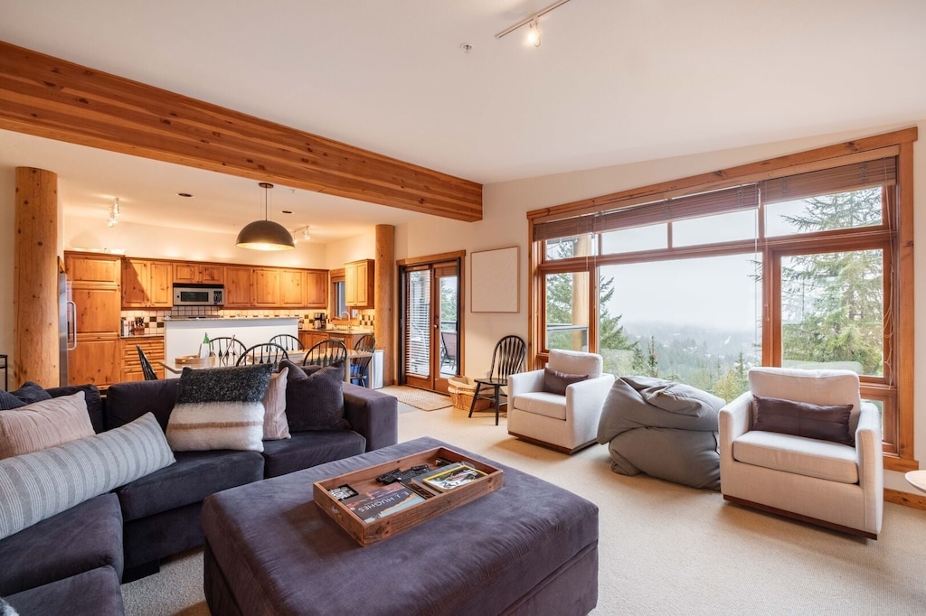 Living area: Smart/Apple TV