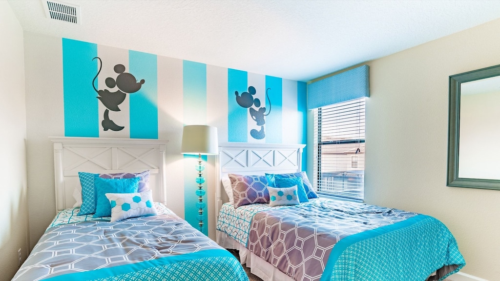 Twin/Double Bedroom 3 Upstairs
32" TV