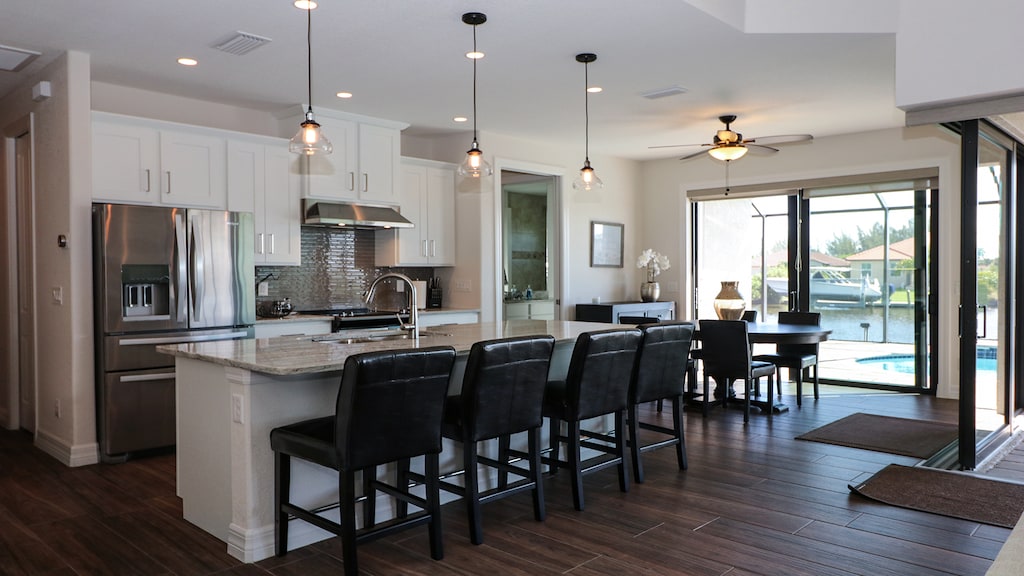 Breakfast bar seating for 4