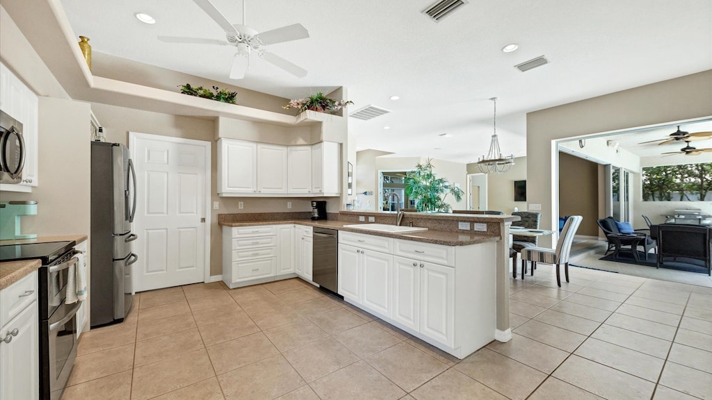 Gorgeous and spacious kitchen