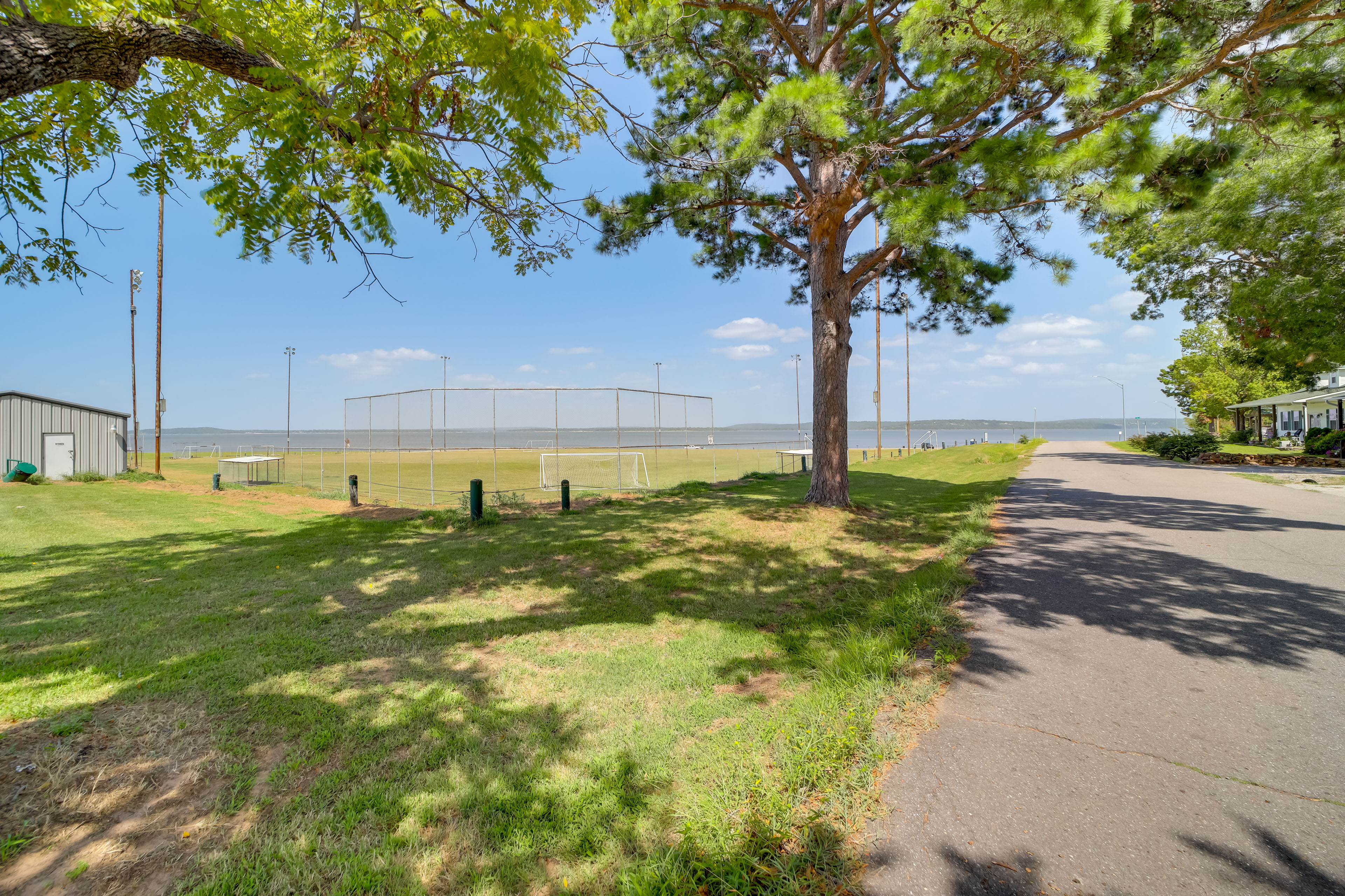 Eufaula Vacation Rental: Walk to Lakeside Beaches!