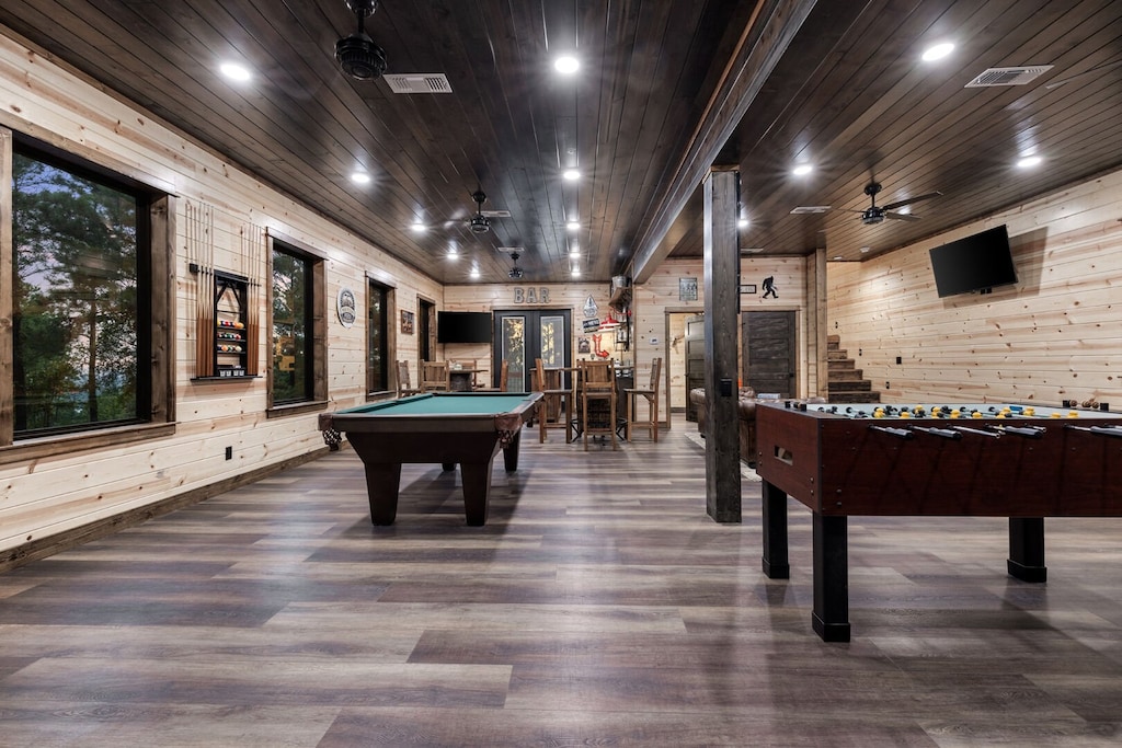 Grandiose game room