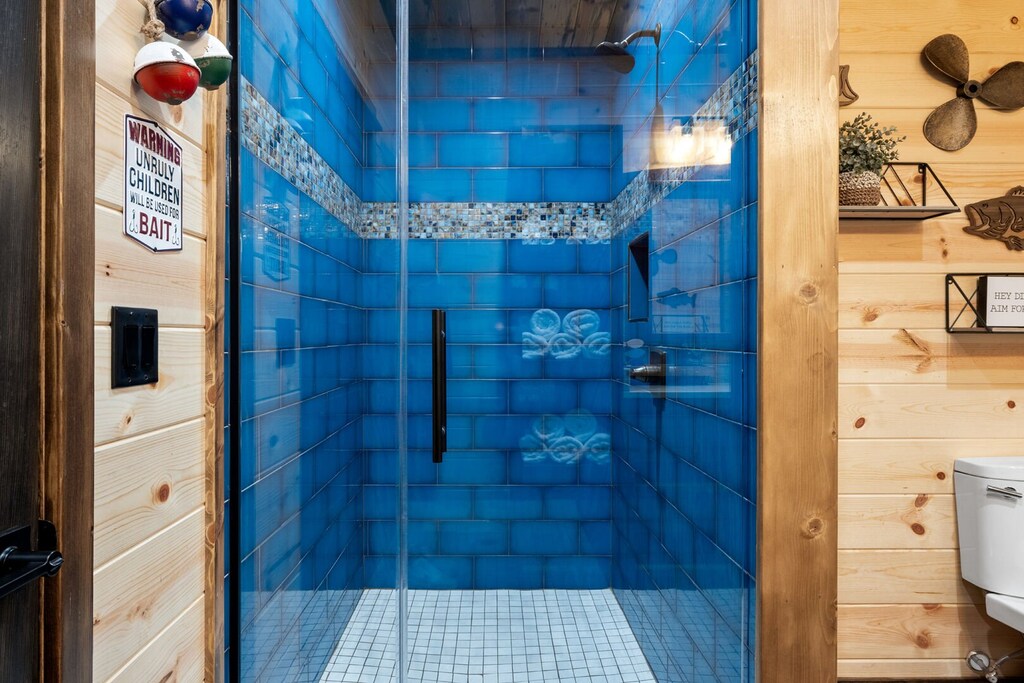 Full size stand up shower