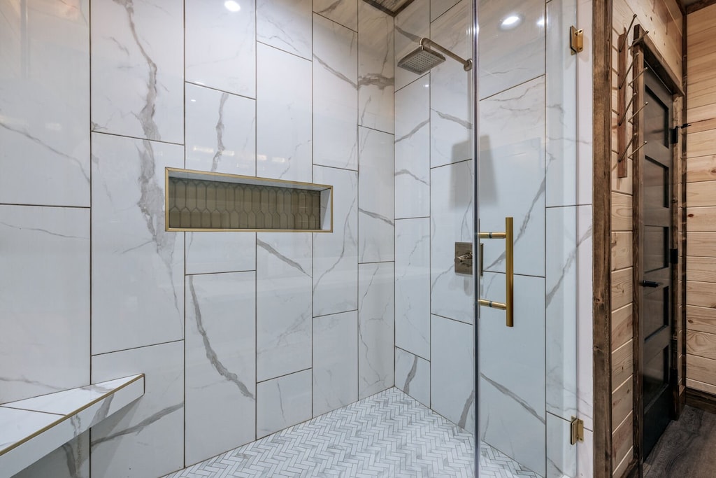 Full size stand up shower