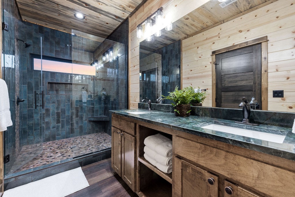 Ensuite dual vanity sink bath