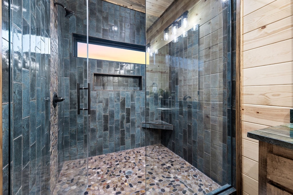 Full size stand up shower