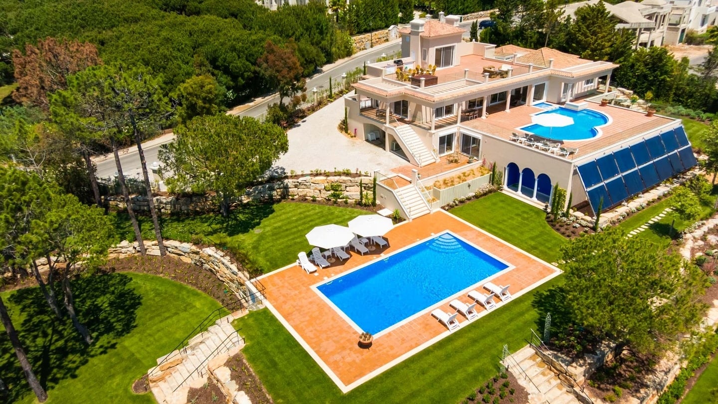 Property Image 2 - 6-Bed Quinta do Lago Villa with Pools and Rooftop