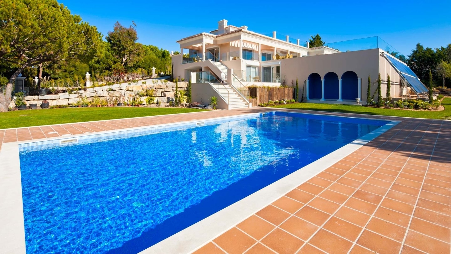 Property Image 1 - 6-Bed Quinta do Lago Villa with Pools and Rooftop