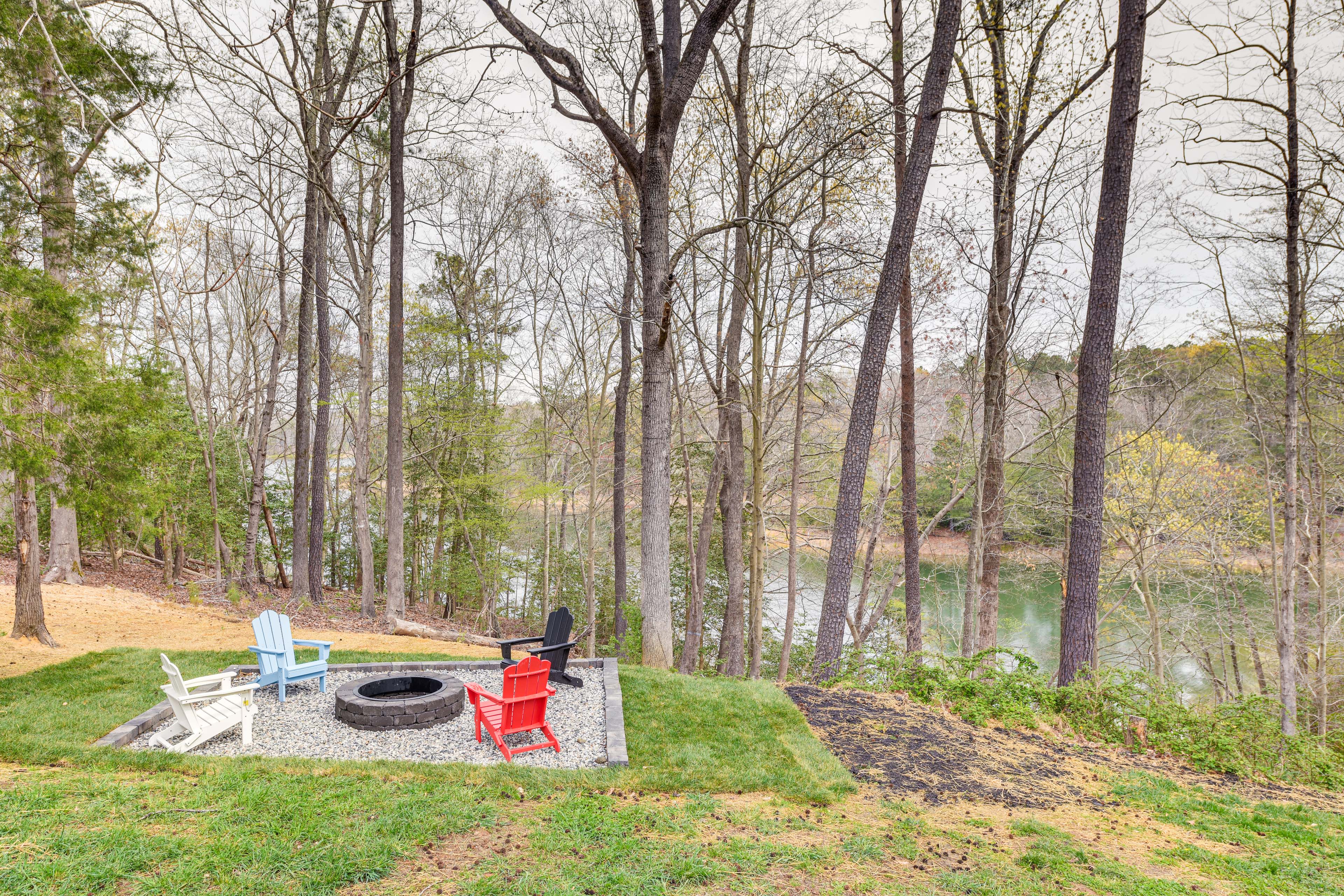 Property Image 2 - Toano Home w/ Screened Porch: Steps to Lake!