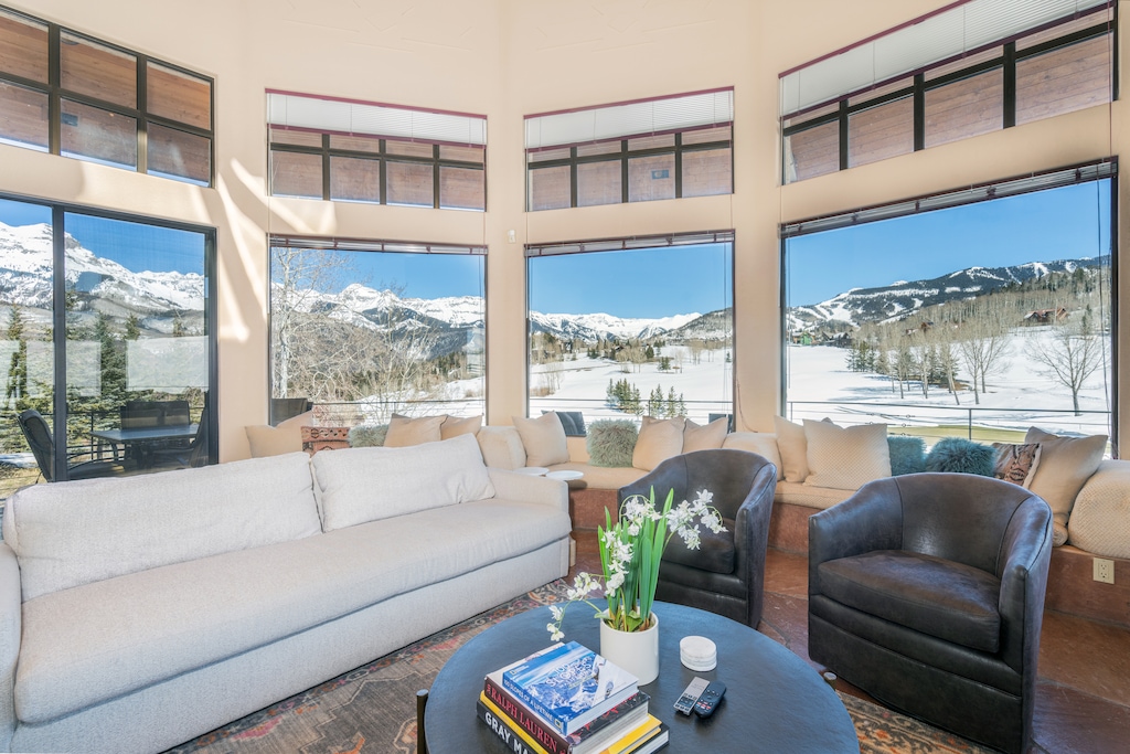 Living Room - Natural, sweeping light with beautiful mountain views