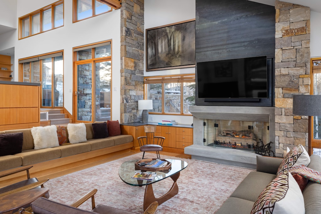 Living Room - Large gas fireplace, ample seating and large TV with Sonos soundbar