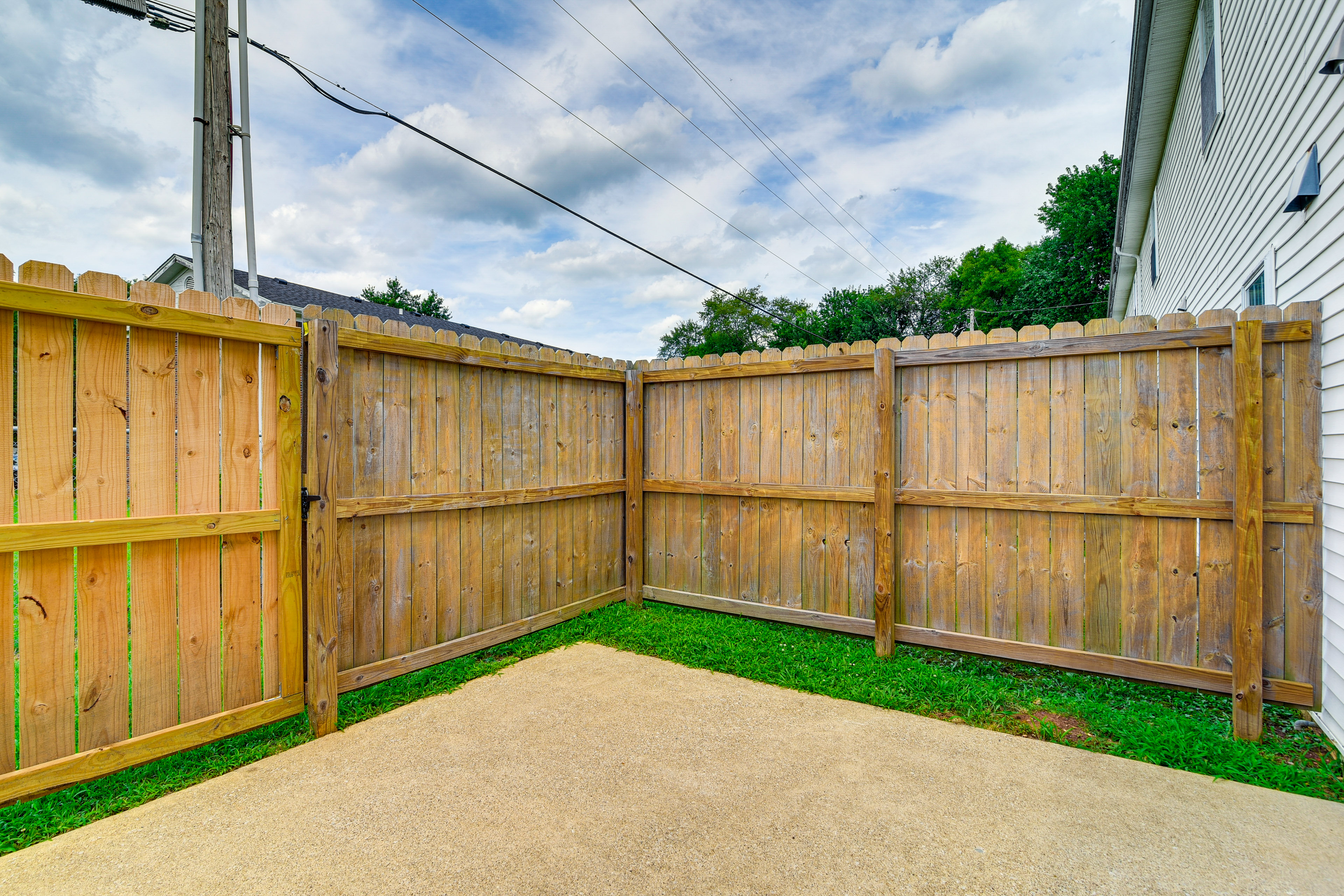 Inviting Bowling Green Escape w/ Smart TVs!