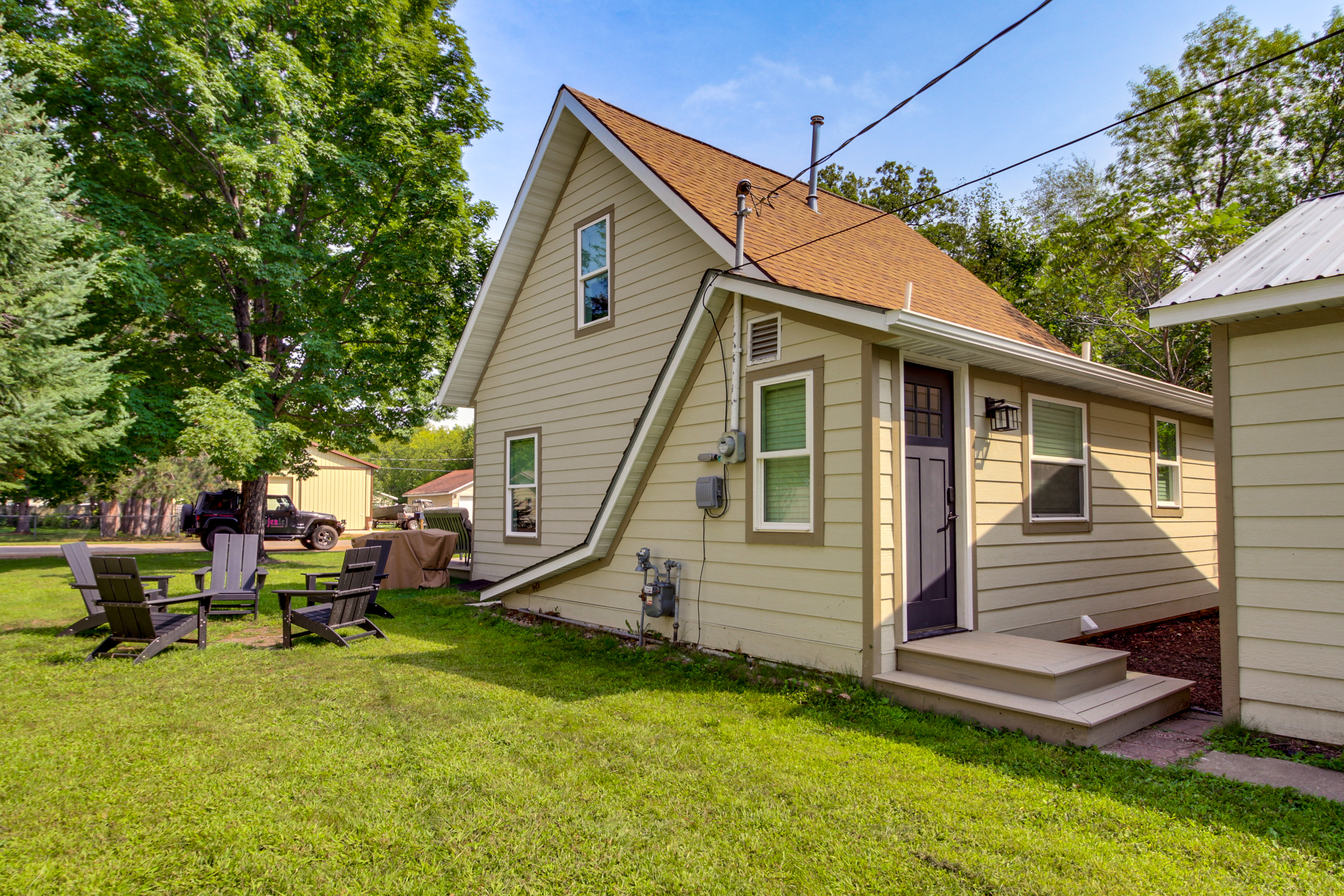 Stylish 'Crosby Cottage' - 1 Mi to Serpent Lake!