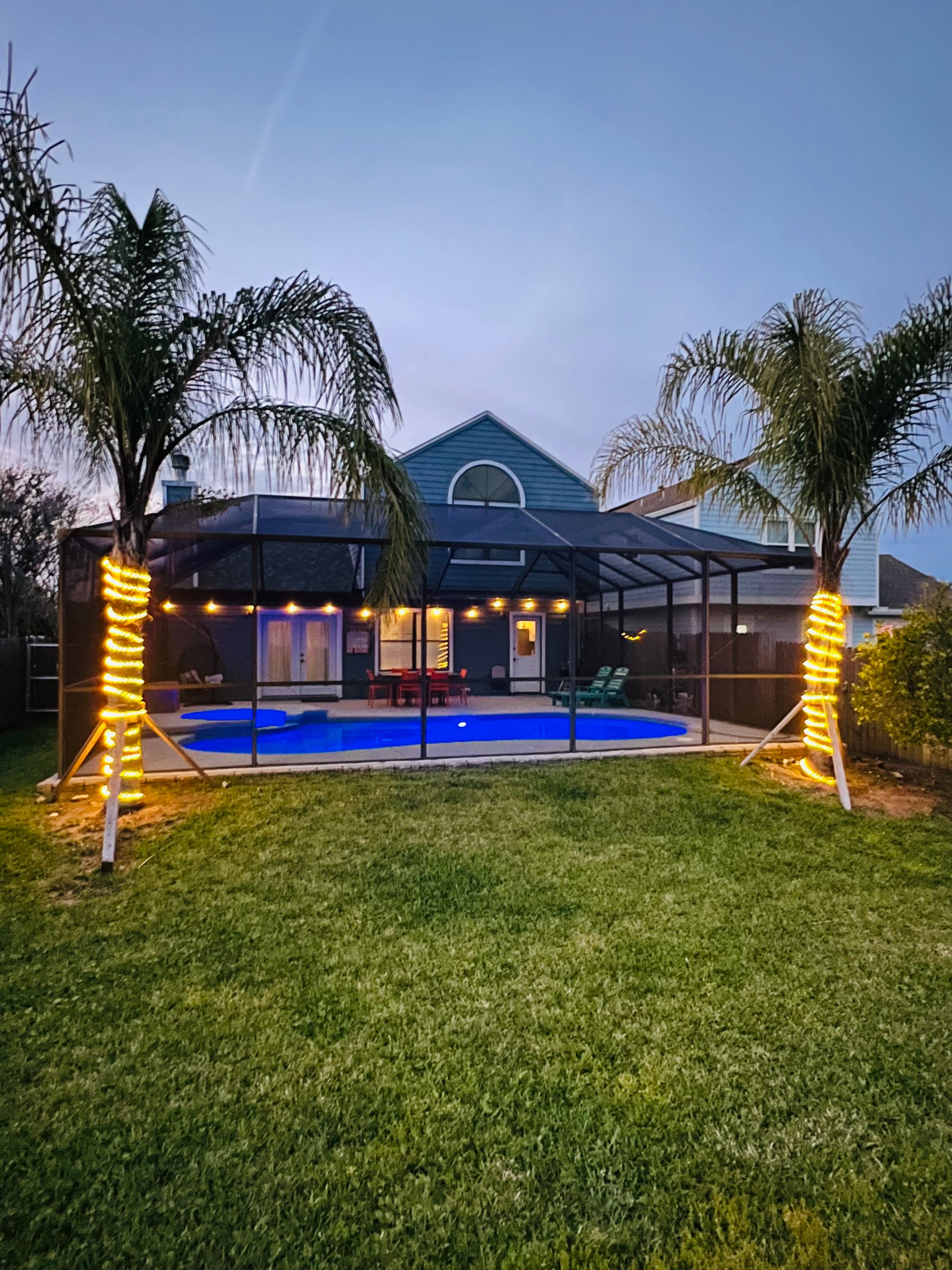 Property Image 2 - Twin Palms Beach House - Pool  Hottub  Game Room 