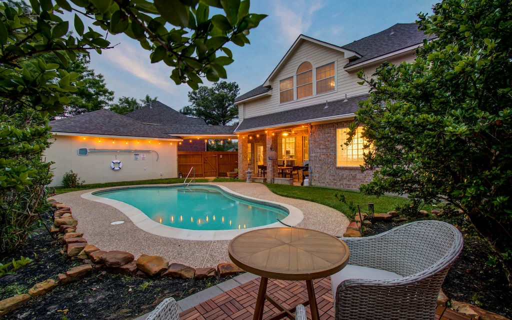 Conveniently located only minutes from attractions and restaurants, this place’s backyard pool oasis offers the perfect indoor/outdoor complement to the luxury indoor features.