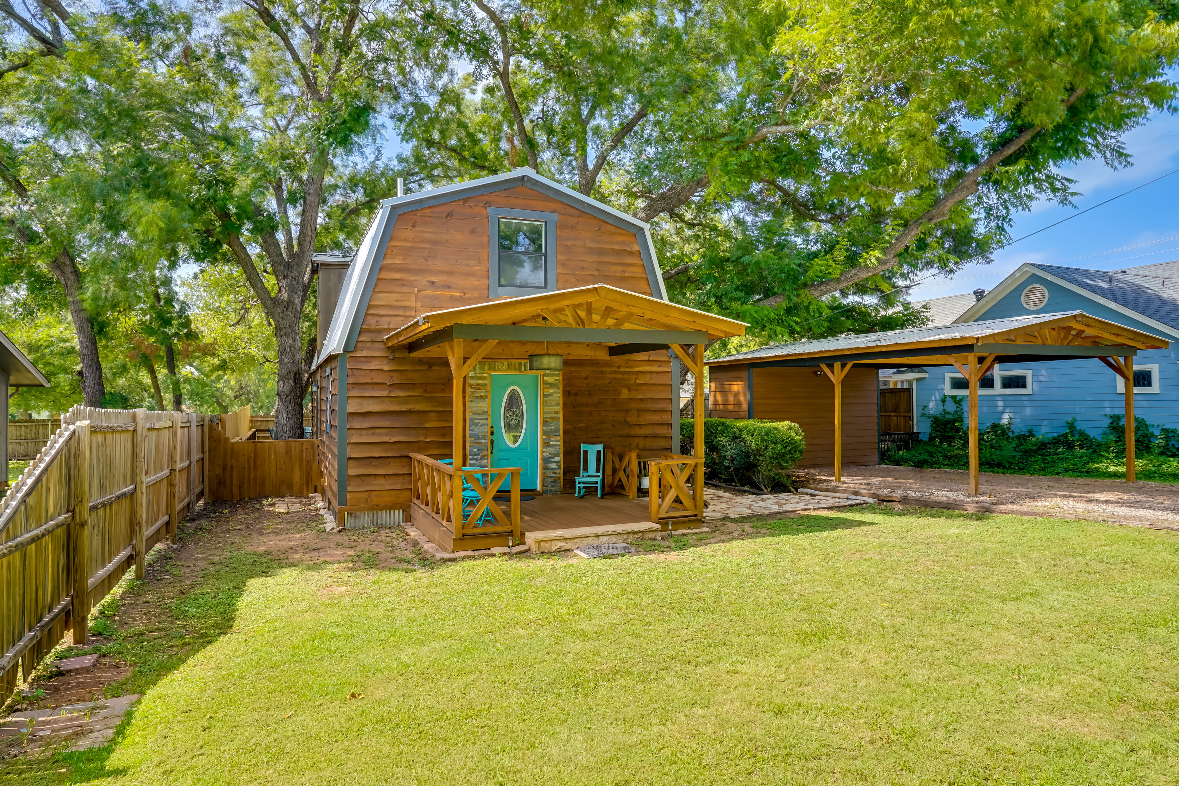 Property Image 2 - Pet-Friendly Granbury Home w/ Yard, Near Downtown!