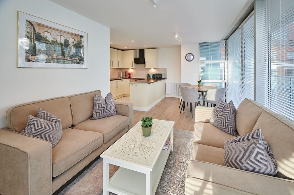 The Municipal View Abode, Liverpool - Host & Stay