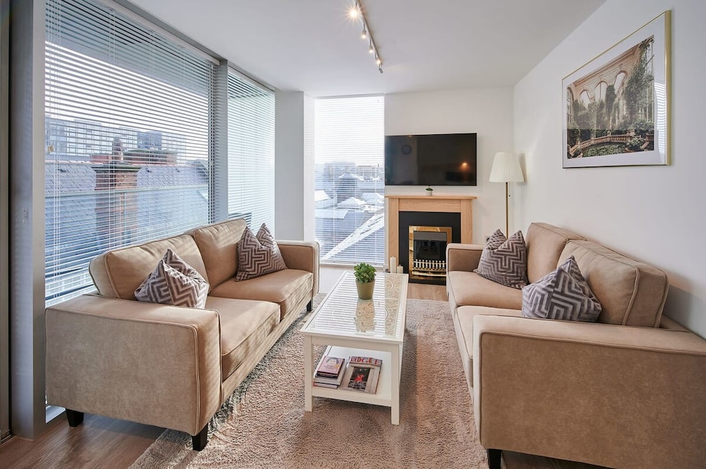 The Municipal View Abode, Liverpool - Host & Stay