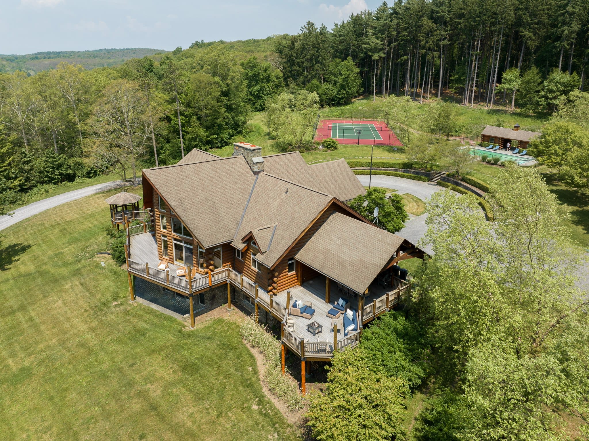 Property Image 2 - Doodletown Lodge & Cabin: Pool—Pickleball—Tennis++