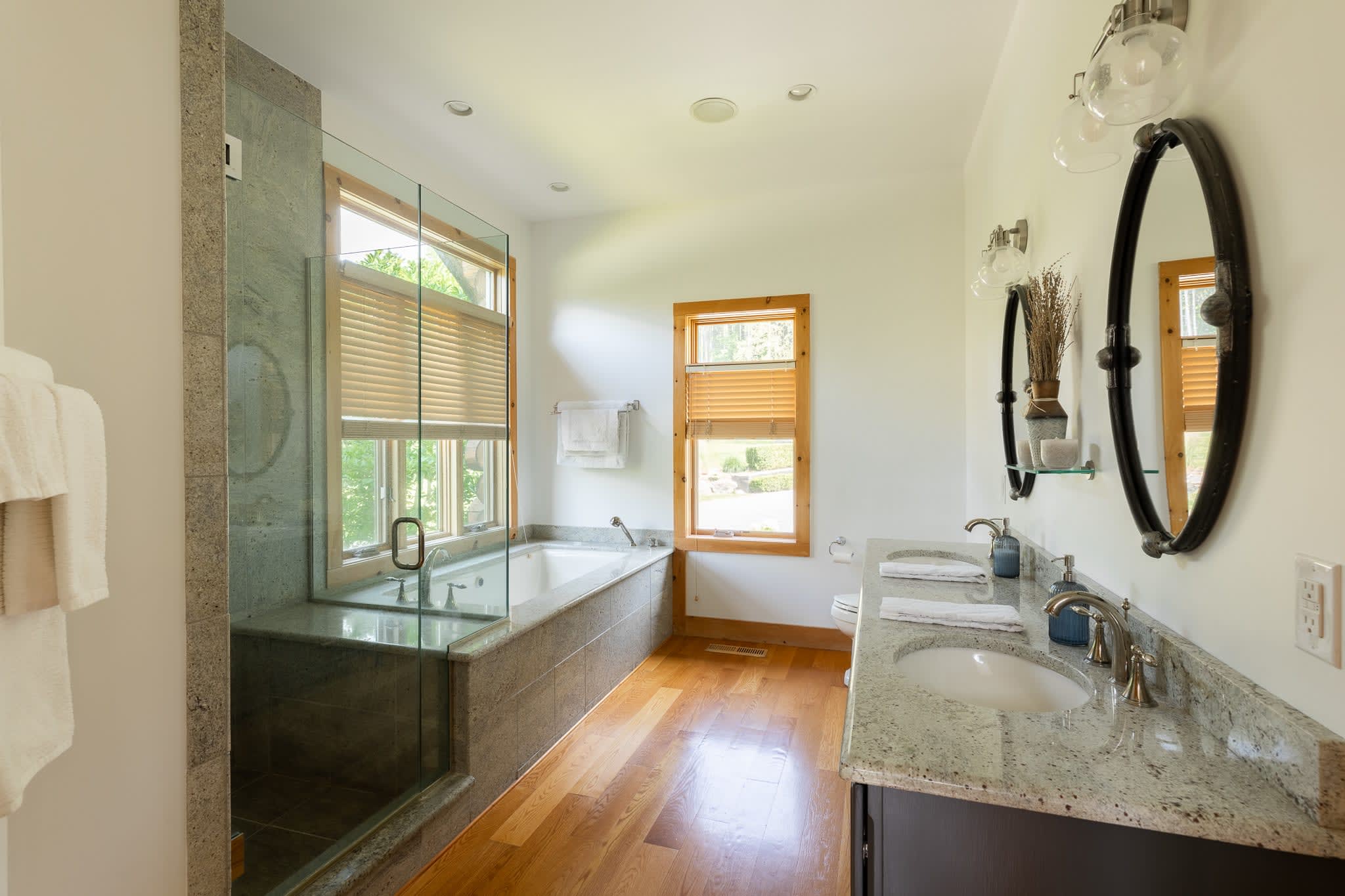 Doodletown Lodge & Cabin: Pool—Pickleball—Tennis+