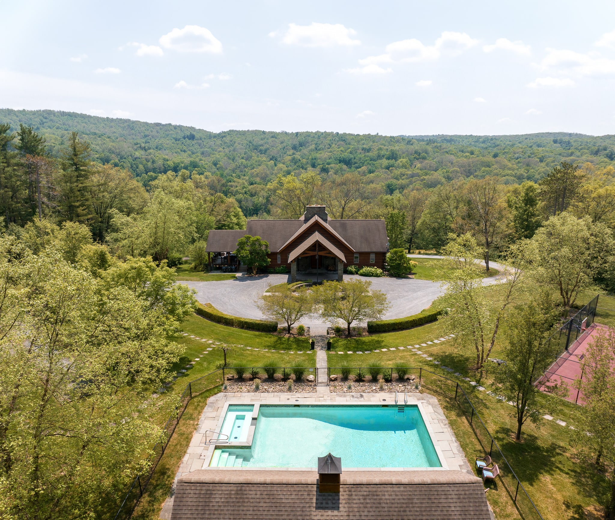 Doodletown Lodge: Pool, Tennis, Pickleball,Hiking+