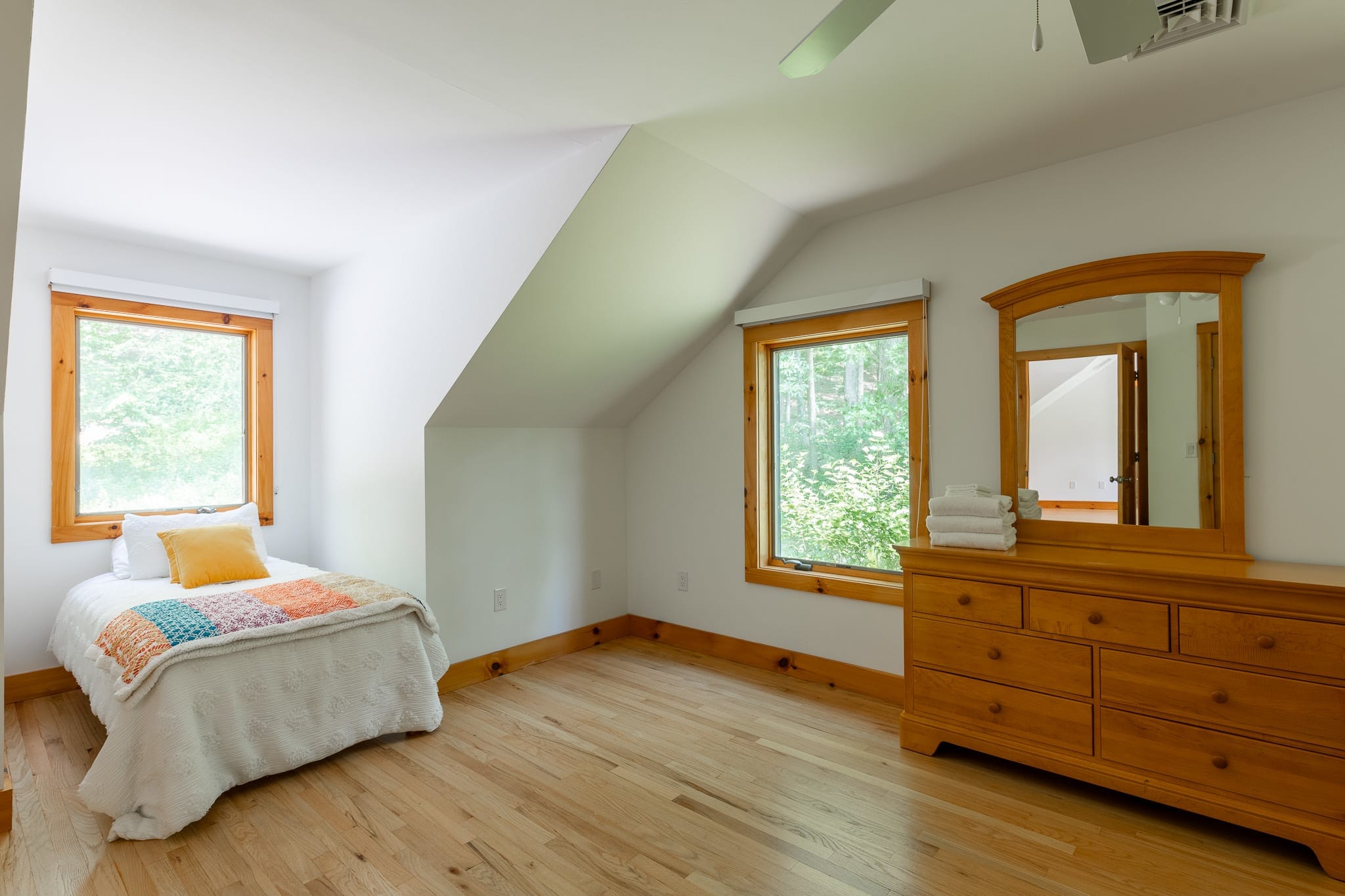 Doodletown Cabin: Pond, Outdoor Firepit +  Dining 