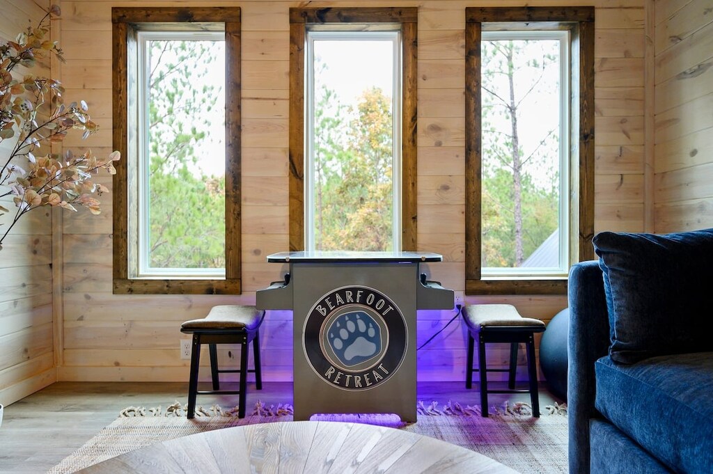 Upstairs game room with arcade