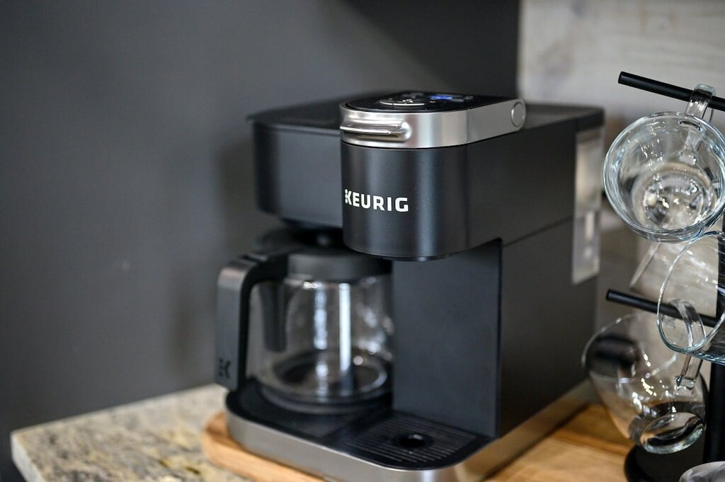 Kuerig K-cup Duo with drip coffee pot available