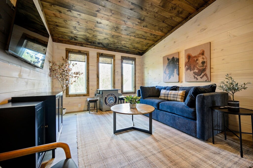 Upstairs game room with arcade