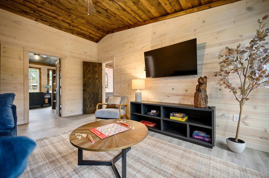 Upstairs game room with arcade