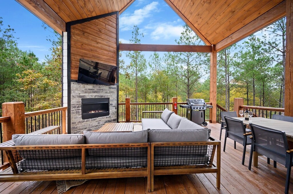 Outdoor entertaining space on the back patio