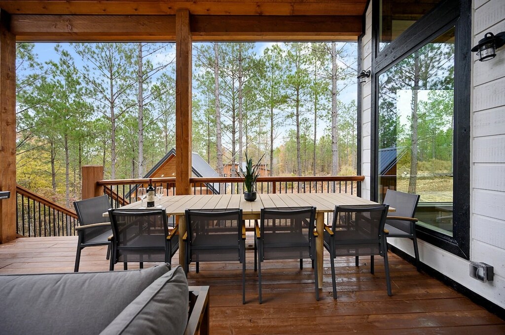 Outdoor dining table seats 6