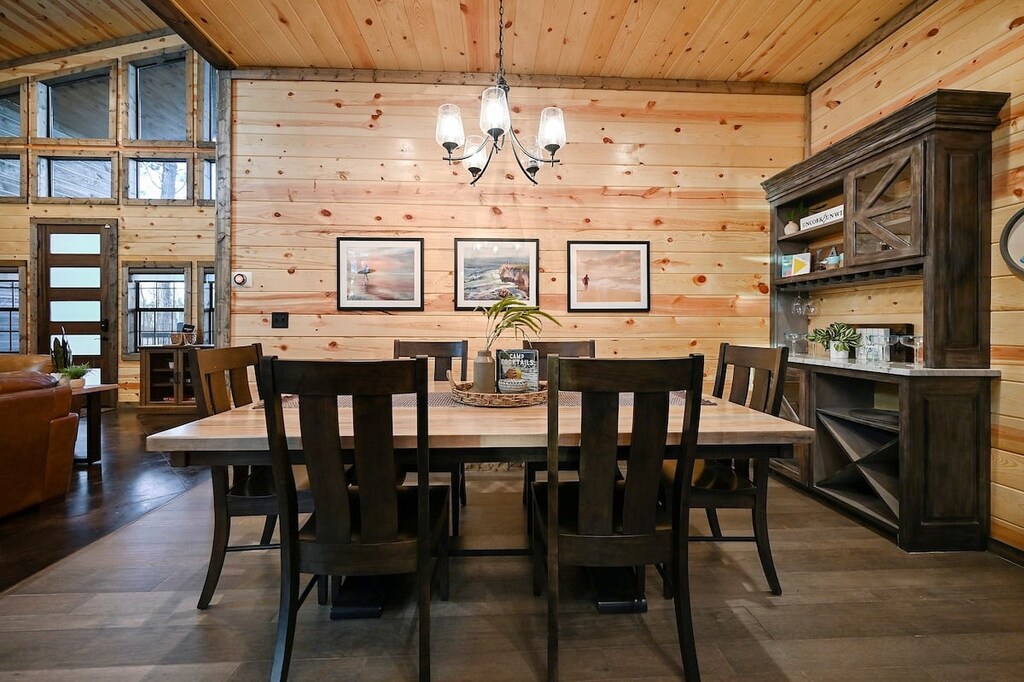 Dining table seats 4