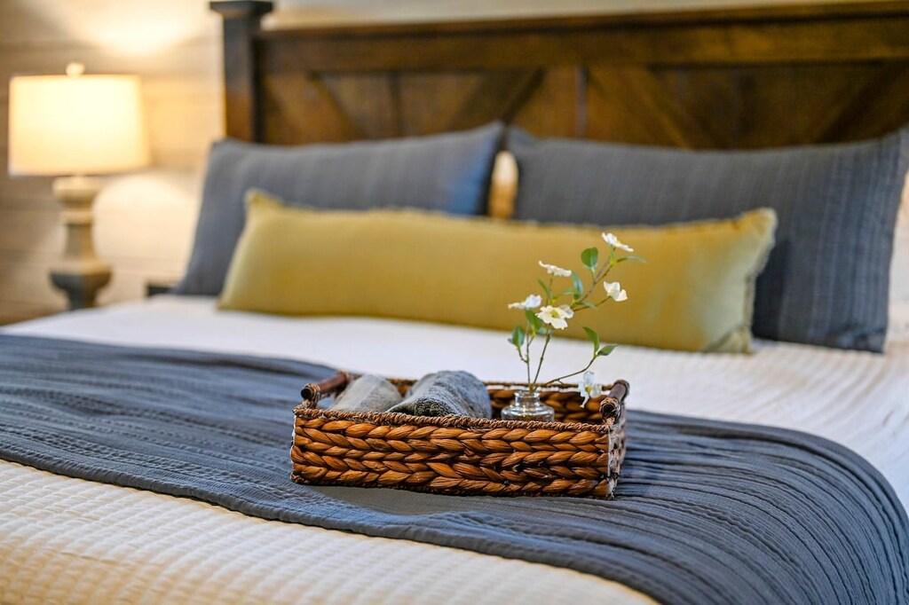 Master bedroom #1 (sleeps 2)